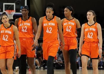 Brittney Griner, WNBA All-Star Maçında diğer oyuncuları onurlandırıldı.