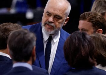 Arnavutluk, bir silah fabrikasına casusluk yaptığından şüphelenilen Rusları ve bir Ukraynalıyı tutukladığını açıkladı.