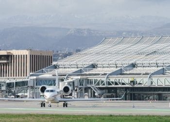 Fransa Swelters, Özel Jetler Saldırı Altında