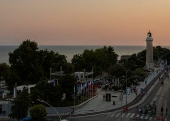 Ukrayna Savaşı Bölgeyi Yeniden Şekillendirirken Uykulu Yunan Limanı ABD Silah Merkezi Oldu