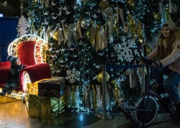 Ukrayna’da Noel Işıkları Savaşın Karanlığına Meydan Okudu ve Çocuklar Barış İstiyor