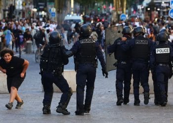 Fransa Huzursuzluğun Beşinci Gecesinde Yüzlerce Kişiyi Daha Tutukladı