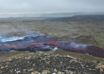 İzlanda Yeni Volkanik Patlama İzliyor