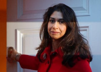 İngiltere İçişleri Bakanı Polise Saldıran Makaleden Birkaç Gün Sonra Kovuldu