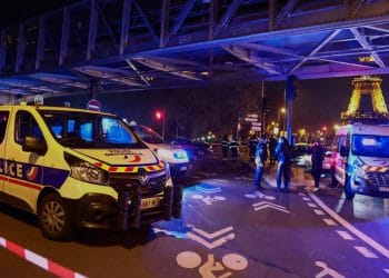 Ölümcül Paris Bıçaklı Saldırı Terörizm Kaygılarını Yeniden Canlandırdı