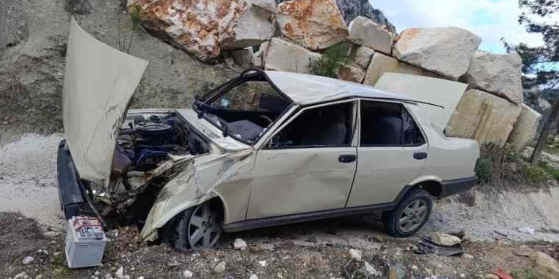 Antalya’da Araba Devrildi: Çok Sayıda Yaralı var!