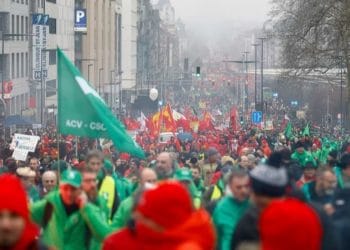 Belçika’da 60 bin Kişilik Dev Protesto: ‘Haklarmezı Gasp ettiriryecağ!’