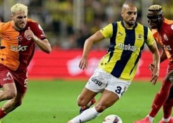 Derbide Kartlar Havada Uçuşuyor