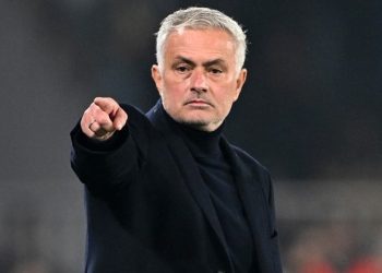 Galatasaray Derbisi Öncesi … Jose Mourinho’dan Stoper Karari!