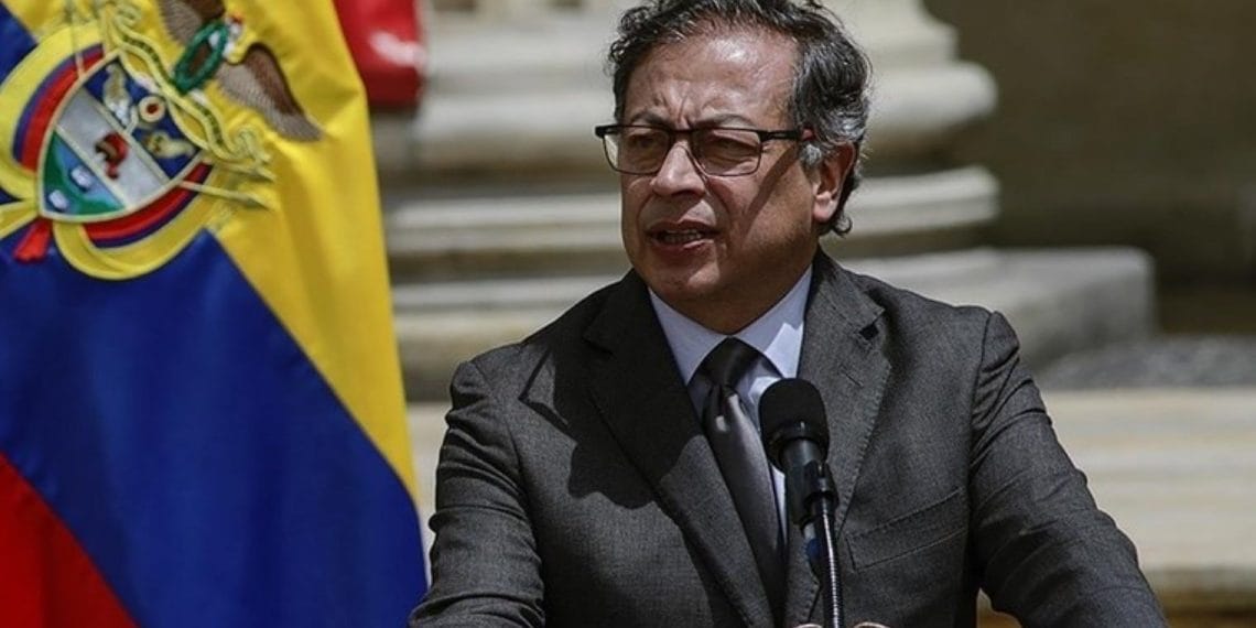 Kolombiya’da Siyasi Kriz: Tüm Bakanlaririn istikinin talep etti