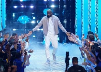 LeBron James, NBA Mesleoğde Birincisi Yaşadı