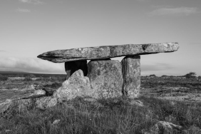 8.000-Yillik-Tas-Devri-Mezarlarinda-Benzersiz-Kesifler-featured