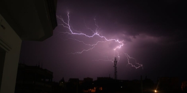 Yildirim-Nasil-Olusur-Simsegin-Goz-Kamastirici-Bilimi-featured